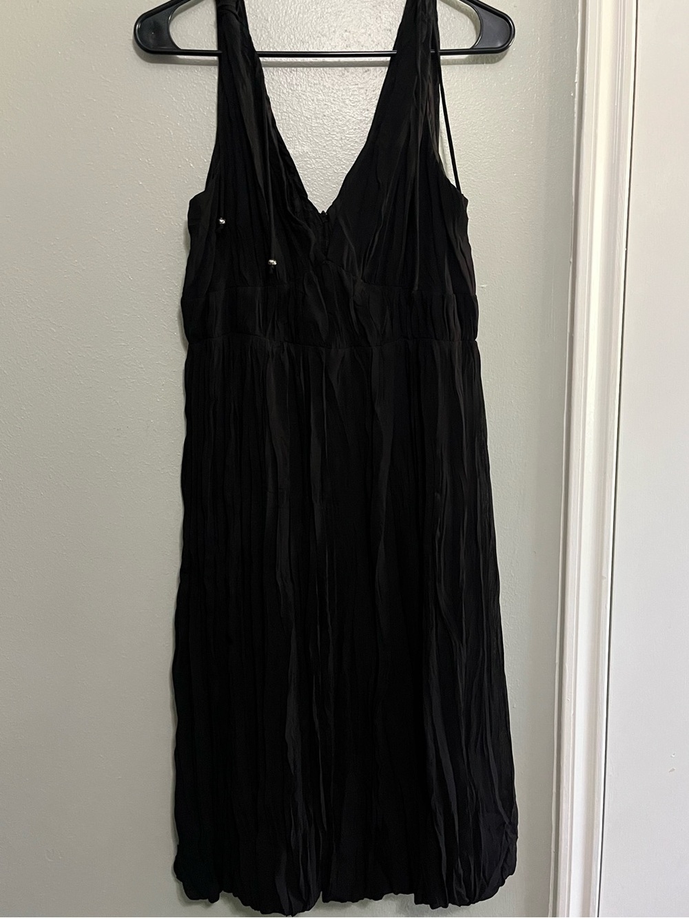 Robbie Bee Black Sleeveless V-Neck Midi Dress